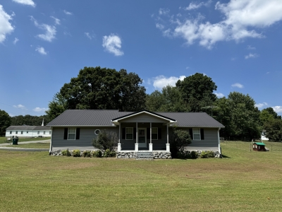 415 Main Street, Mc Ewen, TN