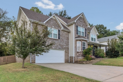 760 W Accipiter Circle, Clarksville, TN