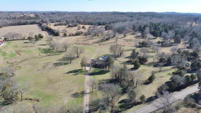 635 E Robertson Road, Castalian Springs, TN