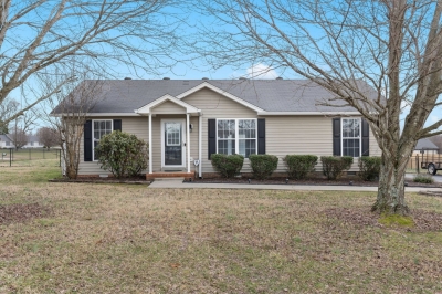 1004 Chickasaw Trl, Greenbrier, TN 