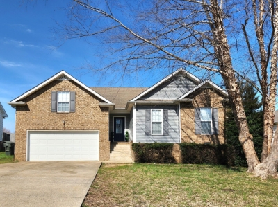 419 Berry Circle, Springfield, TN 