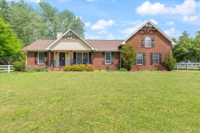 2693 Old Greenbrier Pike, Greenbrier, TN