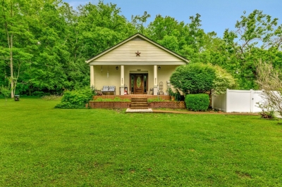1005 Les Brown Road, Bethpage, TN 