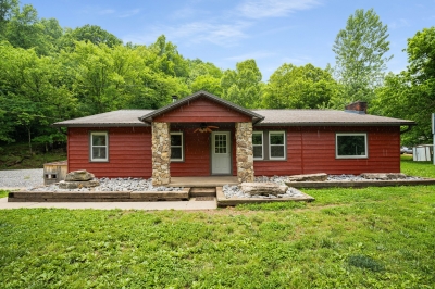 715 Rogues Fork Road, Bethpage, TN