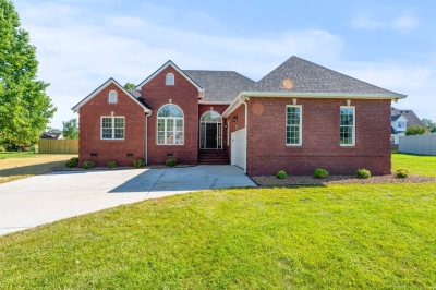 494 Waters Edge Drive, Estill Springs, TN