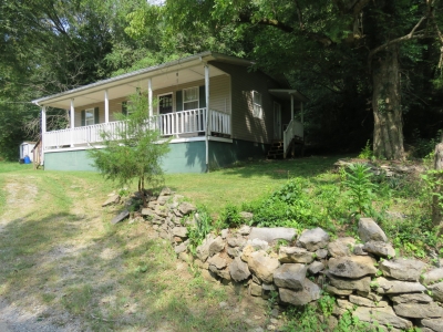 322 W Gipson Avenue, Gainesboro, TN