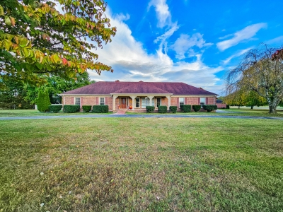 902 Twelve Oaks Road, Tullahoma, TN