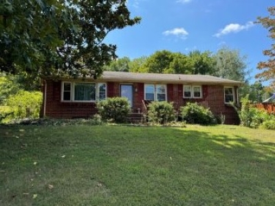 103 W Lake Circle, Dickson, TN