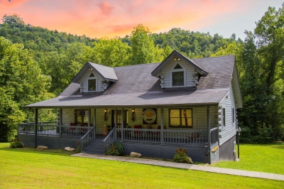 2945 Cat Creek Road, Stanton, KY