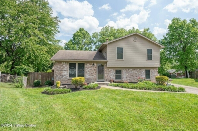 6613 Holly Lake Court, Louisville, KY 