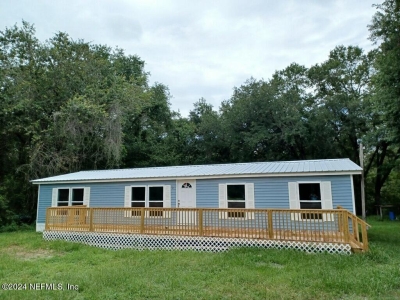 225 Peppermint Avenue, Middleburg, FL