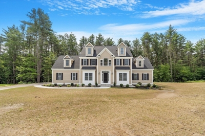 10 Robinson Road, Pepperell, MA