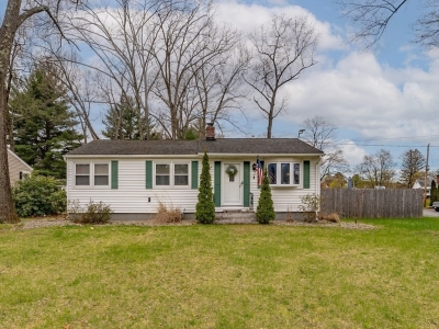48 Larchly Avenue, Westfield, MA 