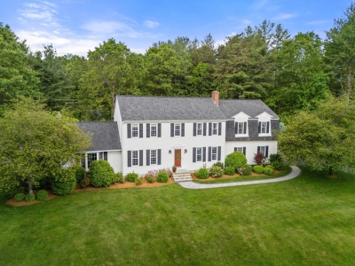 21 King Philip Path, Mendon, MA