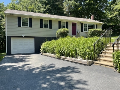 15 Cricket Drive, Sturbridge, MA