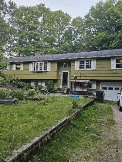 28 Forest Drive, Holland, MA