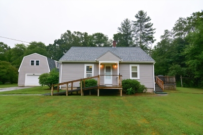 38 Cross Road, Uxbridge, MA