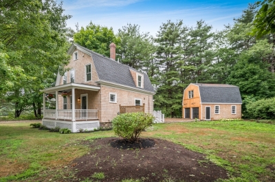 11 Pleasant Street, Wenham, MA