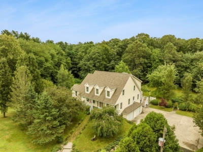 40 Quaker Lane, Acushnet, MA