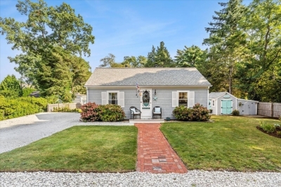 2 River Road, Bourne, MA