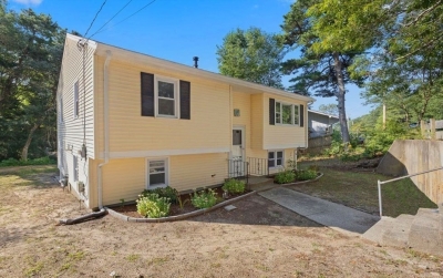 8 Shangri La Blvd, Wareham, MA