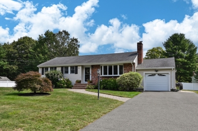 4 Appletree Lane, North Reading, MA