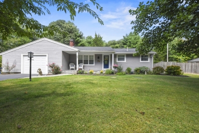 27 Staples Shore Road, Lakeville, MA