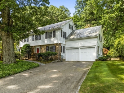 33 Thackeray Road, Wellesley, MA