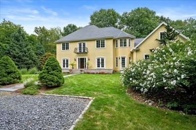 9 Blackthorn Road, Shrewsbury, MA