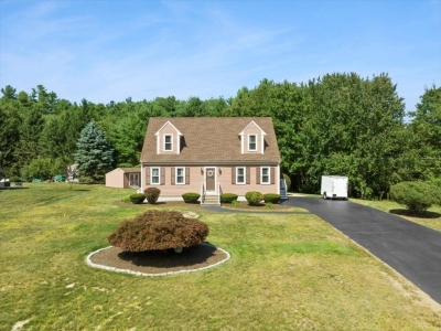 85 Meadow Brook Lane, Taunton, MA