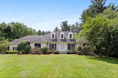 2 Country Club Drive, Lynnfield, MA