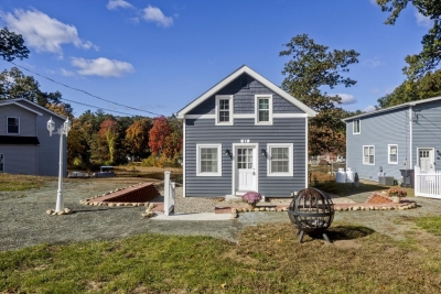 87 Pequot Point Road, Westfield, MA