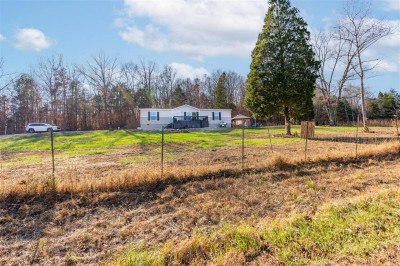 201 Holly Trail, Roundhill, KY 