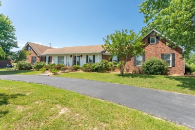 4558 Old Coopertown Road, Greenbrier, TN 