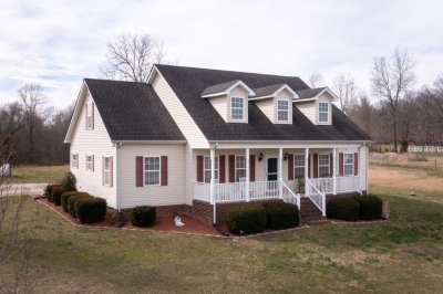 1301 Rogues Fork Road, Bethpage, TN 