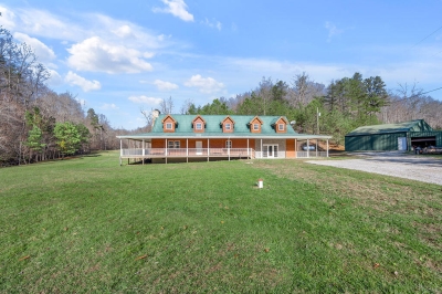 1635 Wiley Branch Road, Martha, KY 