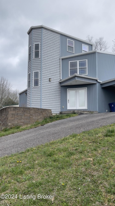 1092 Stray Winds Mountain, Campbellsville, KY 
