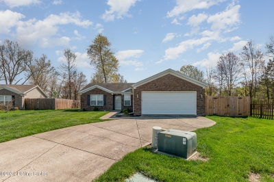 9110 Woodhold Court, Louisville, KY 