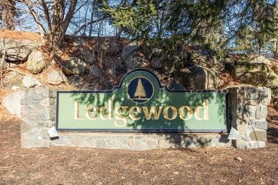 2 Ledgewood, Peabody, MA 